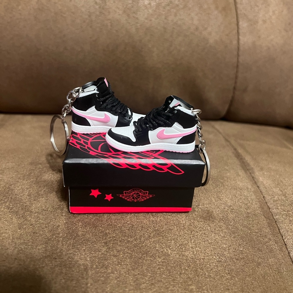 3D shoe keychain